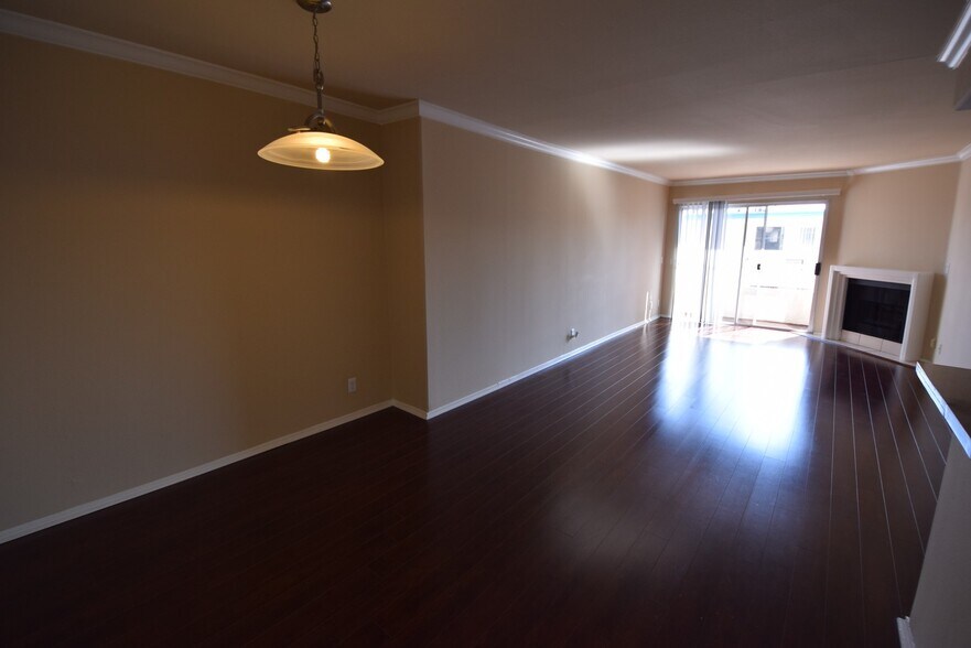 Building Photo - 6041 Fulton Ave