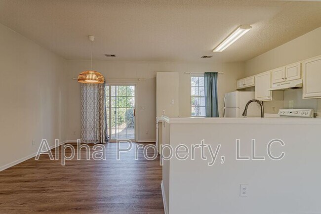 Building Photo - 119 Waterford Park Dr