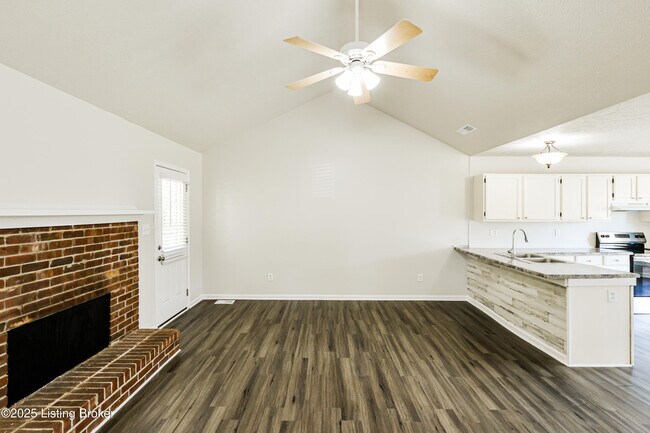 Building Photo - 6900 Applegate Ln