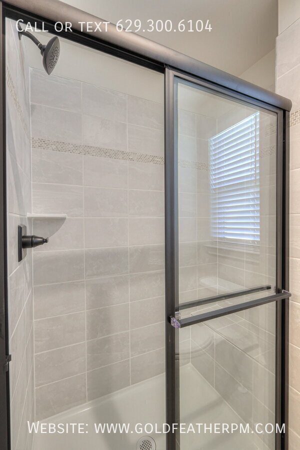 Building Photo - 2009 Walnut Ln