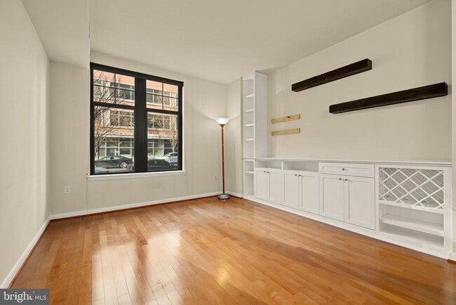 Building Photo - 1021 N Garfield St