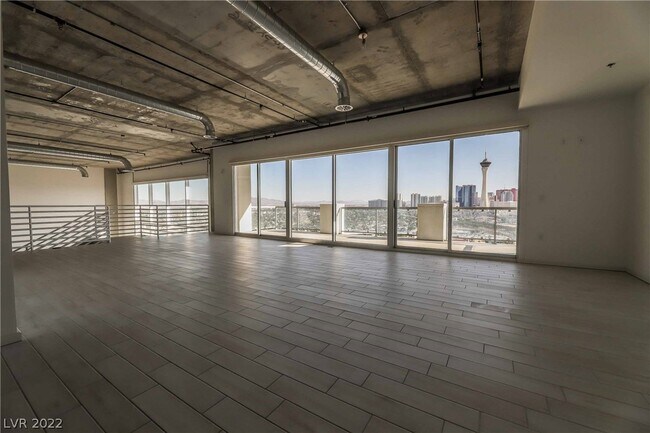 Building Photo - 900 S Las Vegas Blvd