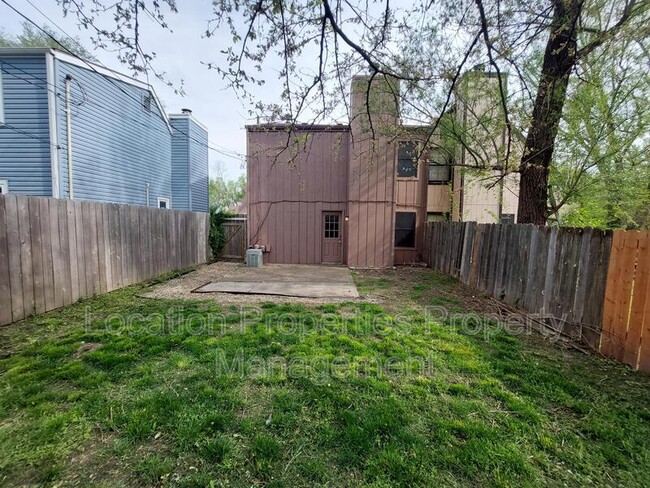 Building Photo - 1903 W 3rd St