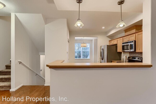 Building Photo - 3 br, 3 bath House - 2155 NE Cadbury Ave