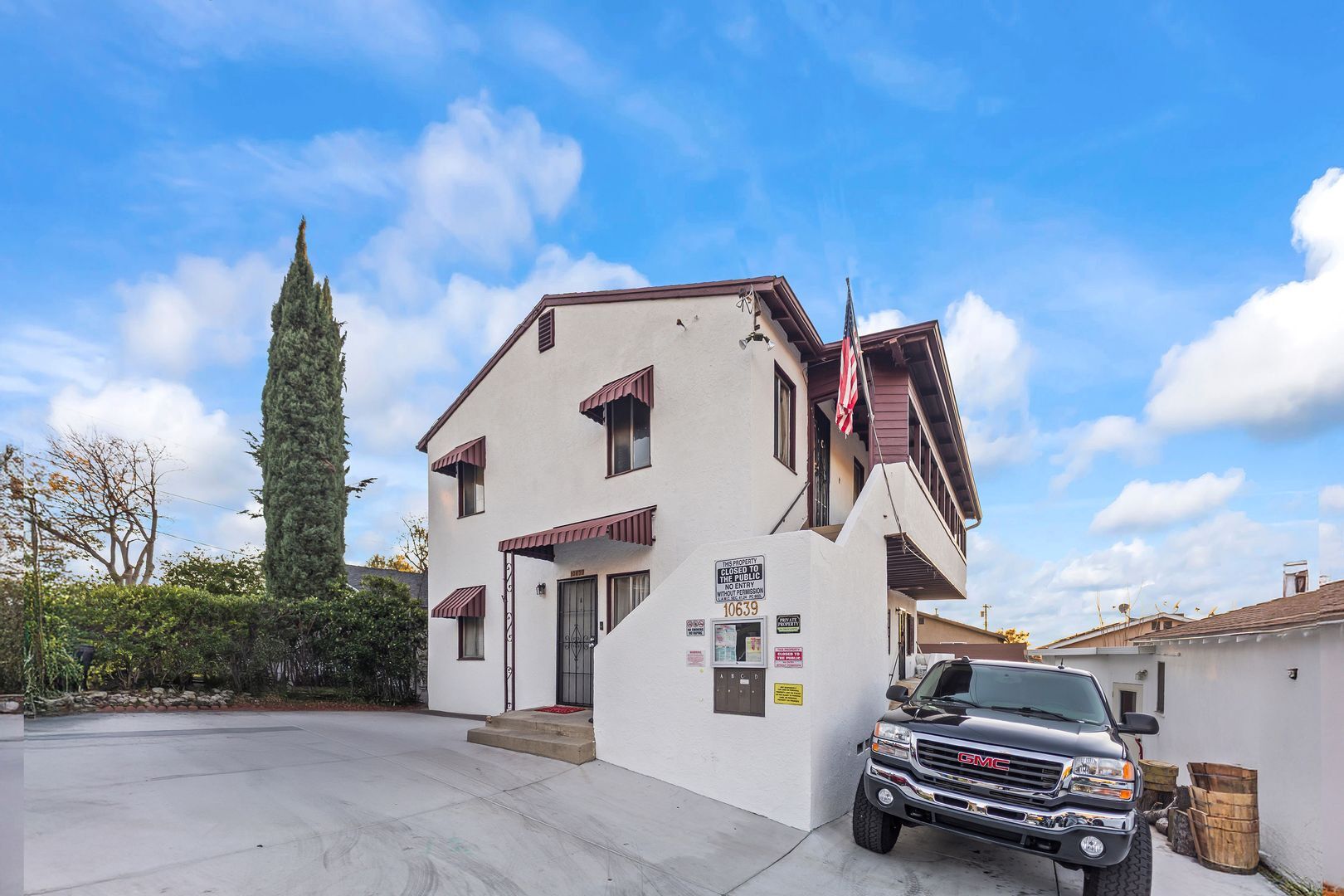 Building Photo - 10639 Fitzroy Ave