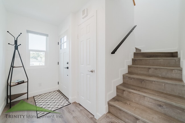 Building Photo - 341 N Sierra Ave