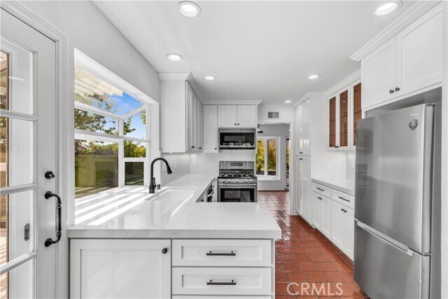 Building Photo - 33051 Christina Dr