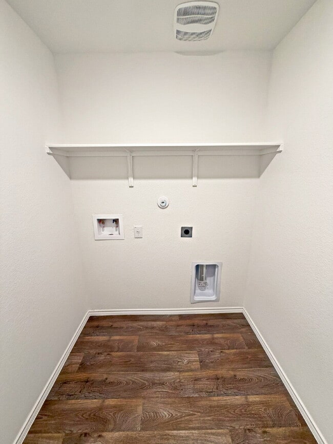 Building Photo - 5131 Blind Shot