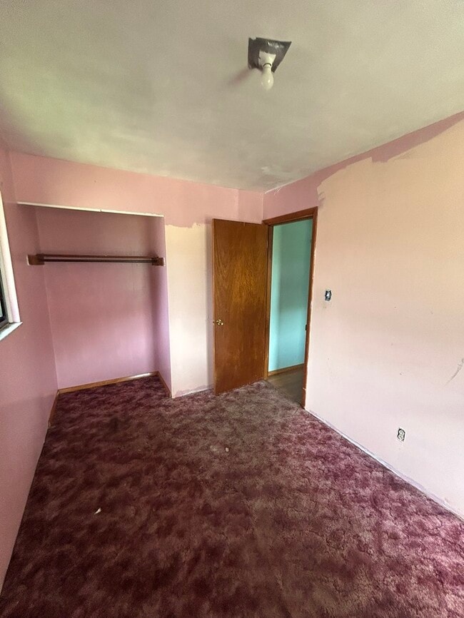 Building Photo - 2611 Meadowlane Dr