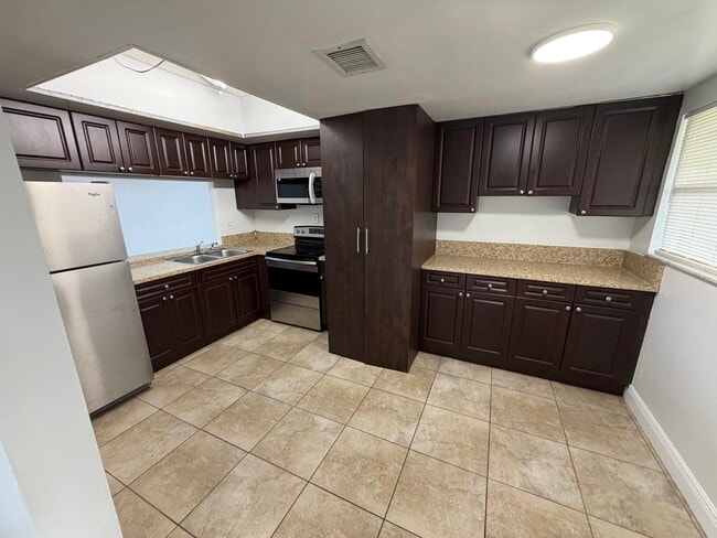 Building Photo - 2500 Coral Springs Dr