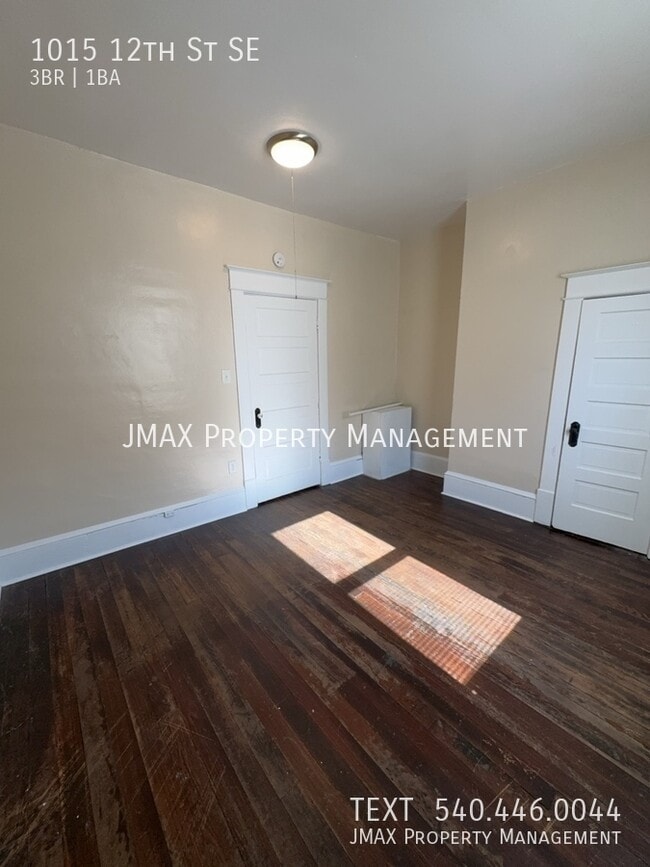 Building Photo - 1015 12th St SE