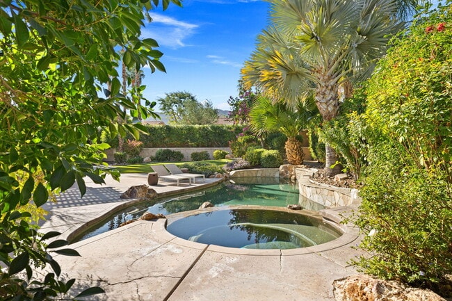 Building Photo - 49105 Casa Del Rio