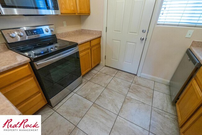 Building Photo - Pet Friendly 2 Bedroom 2 Bathroom Condo.