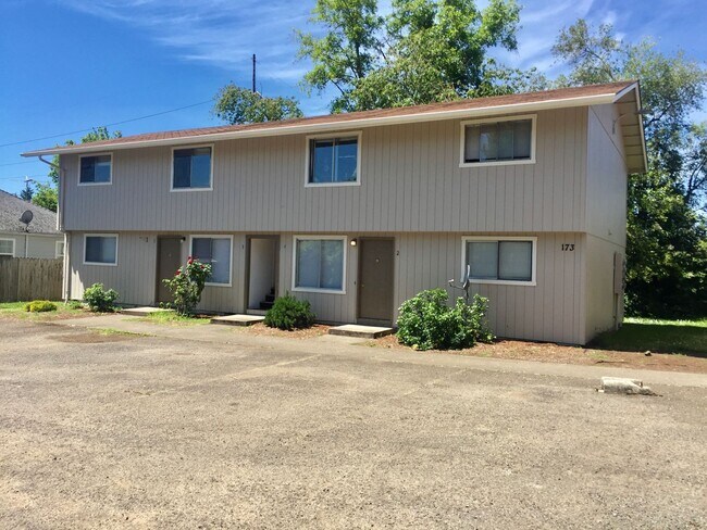 Building Photo - Recently Remodeled Two Bedroom Apartment With Canal Views and Private Balcony!