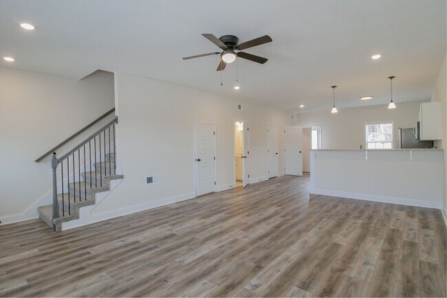 Building Photo - 550-C4 Peachers Mill Rd