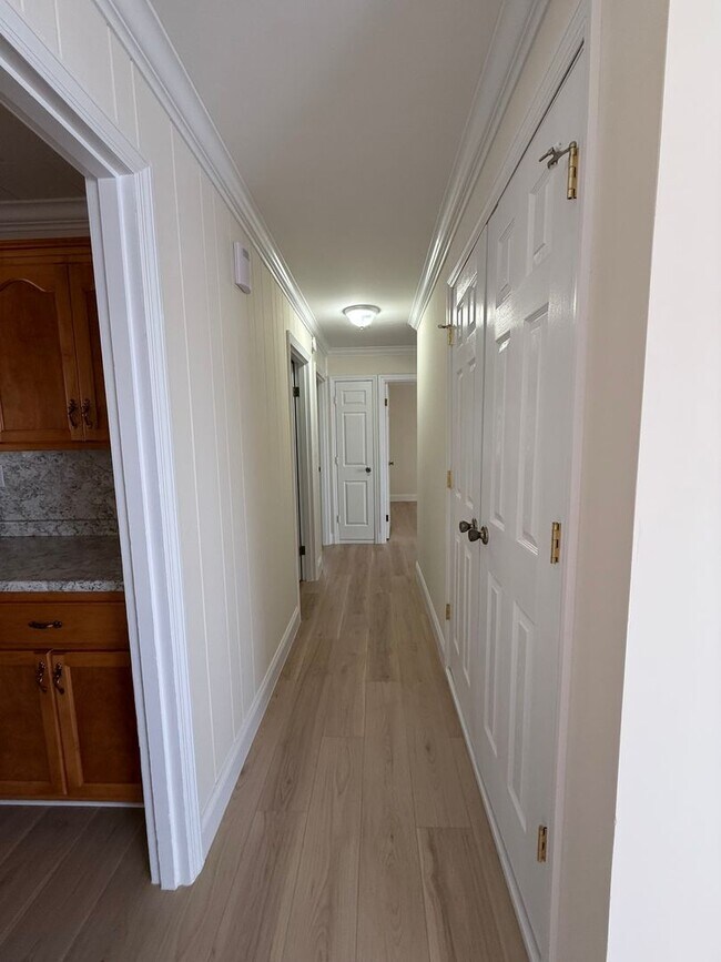 Building Photo - 315 E Millers Cove Rd