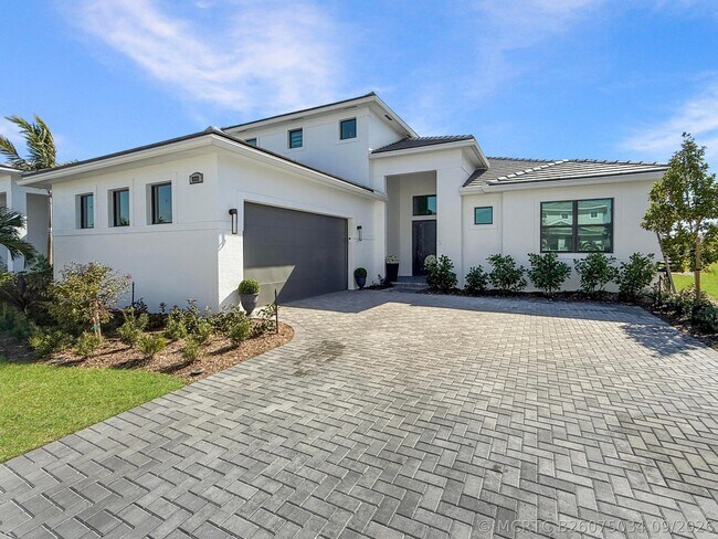 Building Photo - 9221 SW Esule Way