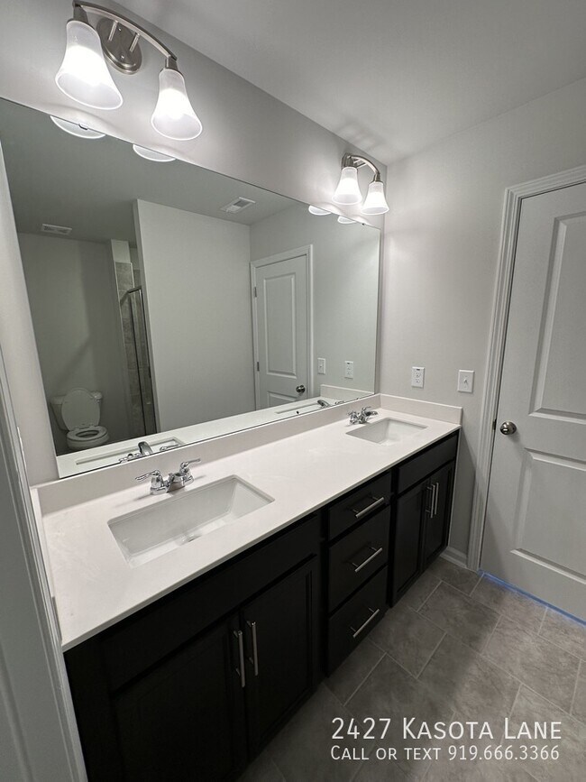 Building Photo - 2427 Kasota Ln