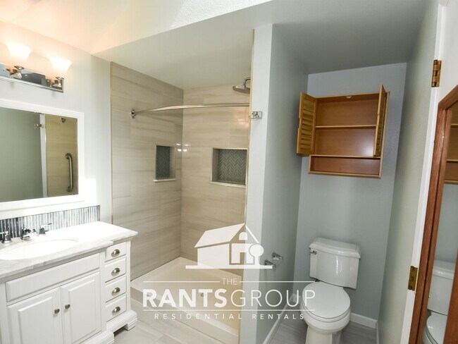 Building Photo - Charming 1-Bed / 1-Bath Townhome in Lacey!