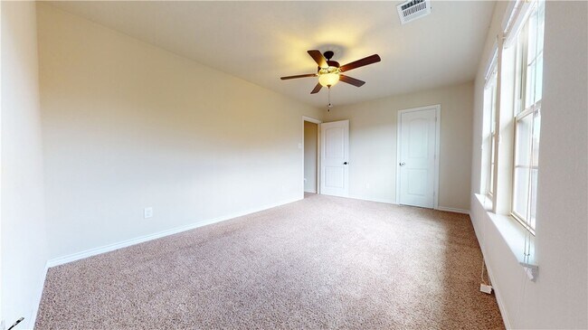 Building Photo - 923 Emerald Dove Ave