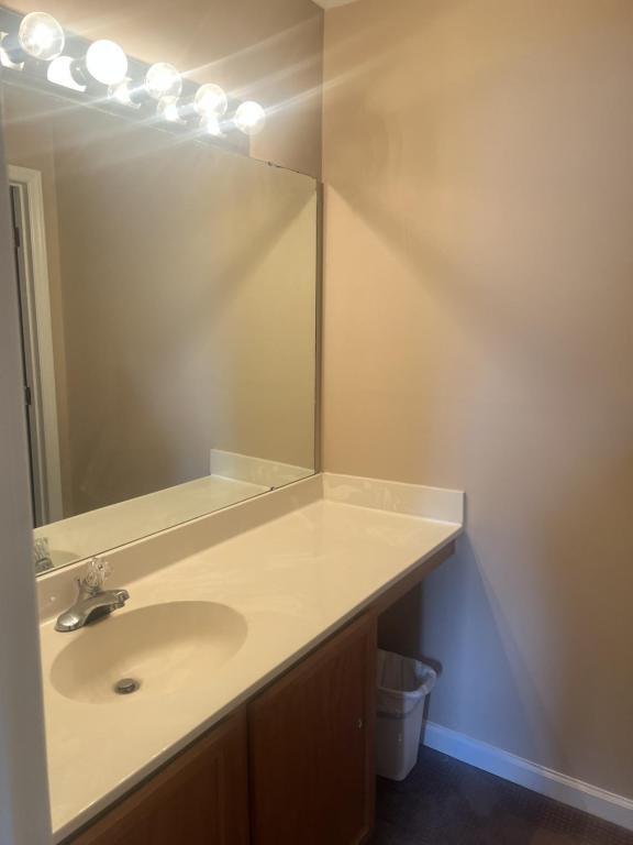 Building Photo - 549 White River Dr