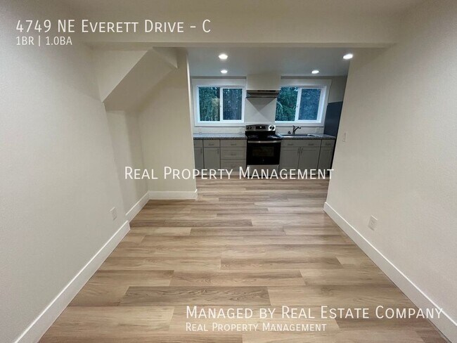 Building Photo - 4749 NE Everett Dr