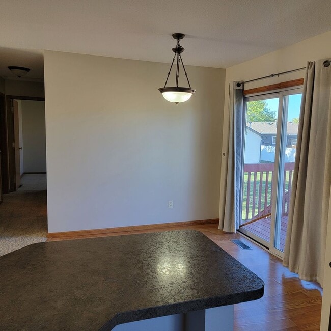 Building Photo - 3 BED | 2 BATH | SPLIT-FOYER HOME | RAPID ...