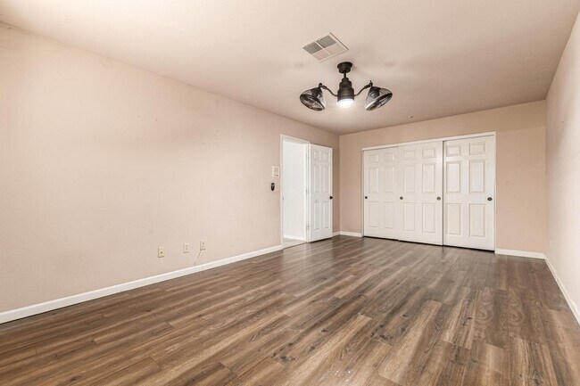 Building Photo - 11238 N 128th Pl