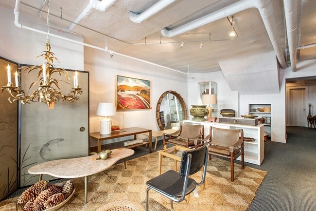 Interior Photo - 355 Grove