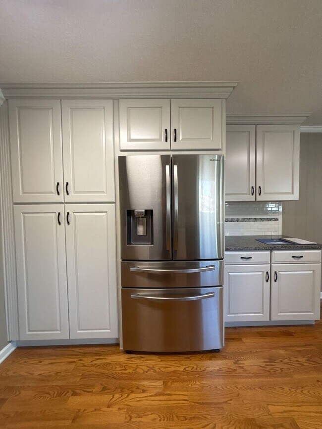 Building Photo - Beautiful 4-Bedroom/2.5 Bath Single-Family Home in Great Neighborhood in Johnson City, TN, with d...