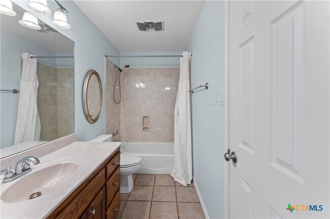 Building Photo - 1060 Great Oaks Dr