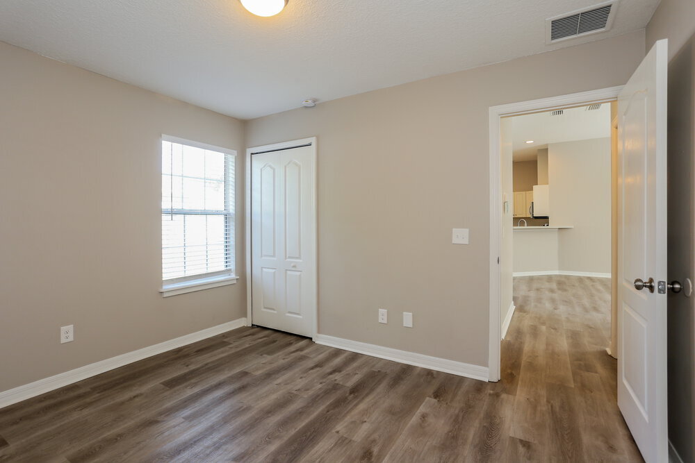 Building Photo - 213 Park Ave