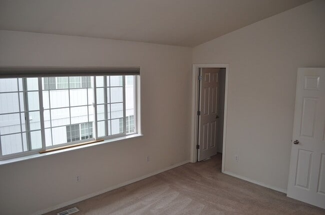 Building Photo - 3 Bedroom East Anchorage Condo!