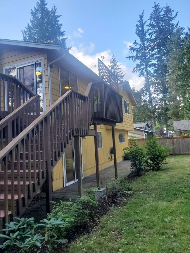 Building Photo - Beautifully Updated Home in Sought-After S...