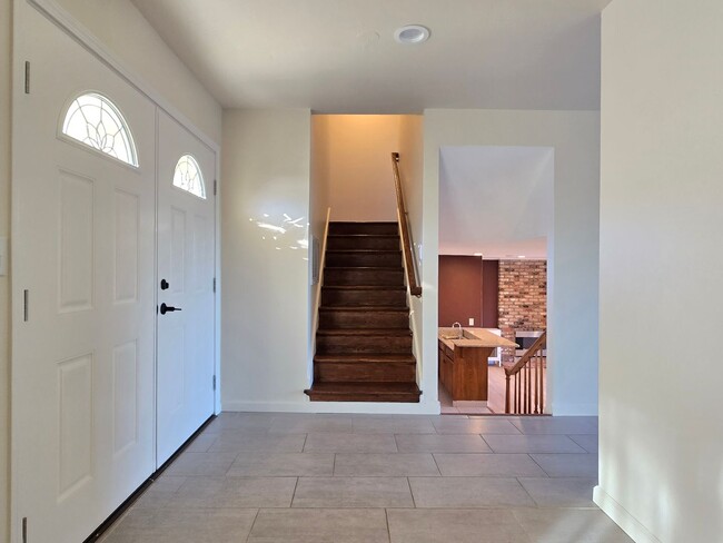 Building Photo - Spacious Tri-Level Home, 11.5kW Solar, 30kW Backup Batteries, Car Charger, A/C, Remodeled Inside ...