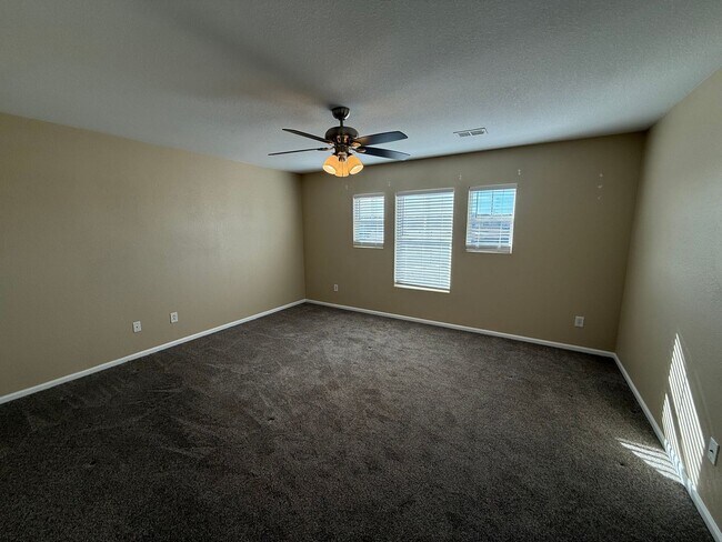 Building Photo - Modern 3-Bedroom Home with Stylish Upgrades