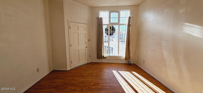 Building Photo - 1311 E San Antonio Ave