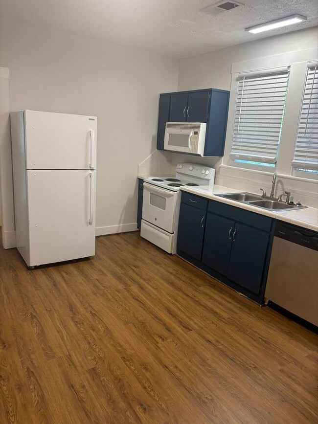 Building Photo - 1821 17th Ave