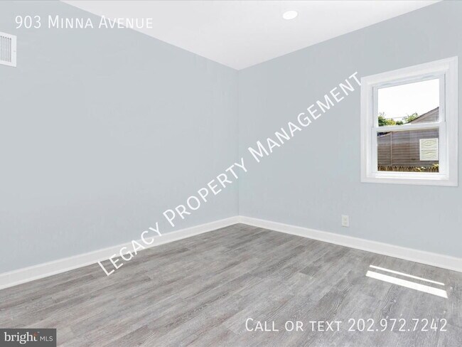 Building Photo - 903 Minna Ave