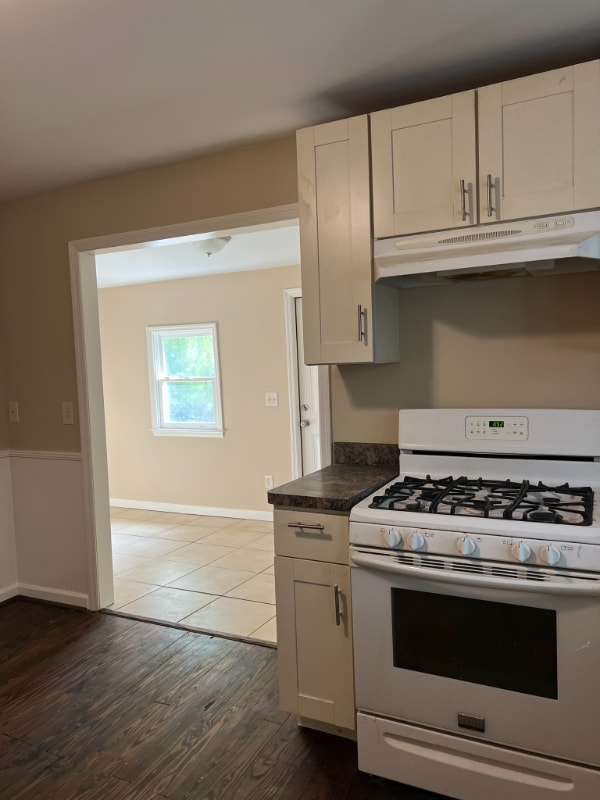 Building Photo - 114 Carnes Dr SE