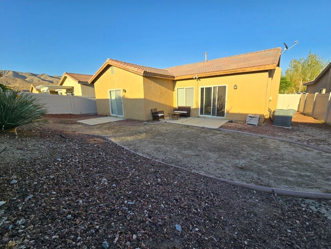 Building Photo - 3 Bedroom 2 Bath located in Mountain View DHS