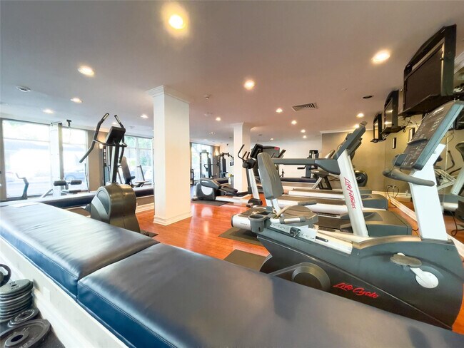 Building Photo - 1900 Van Buren St