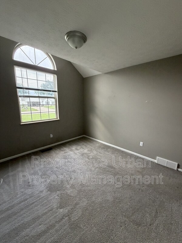 Building Photo - 453 Auburn St