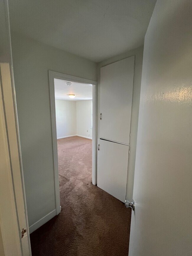 Building Photo - Central St Apartments