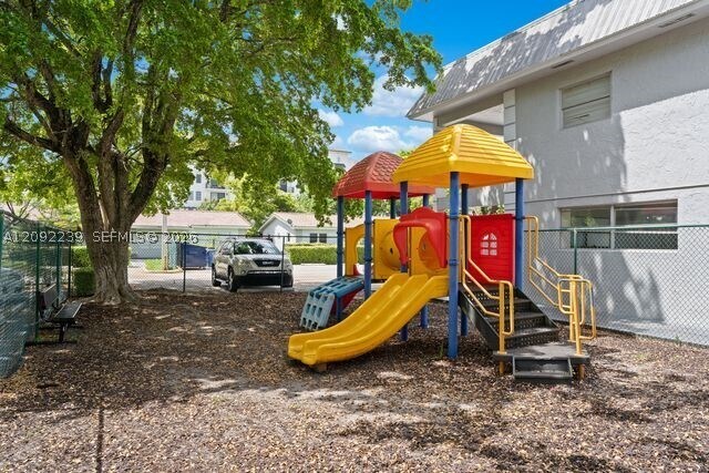 Building Photo - 17255 SW 95th Ave