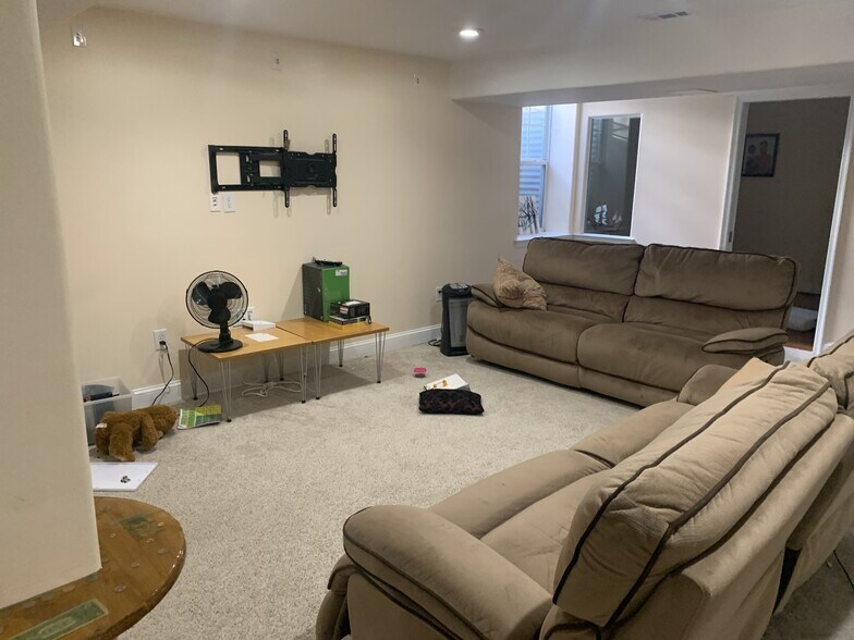 Building Photo - 805 Anna Ln