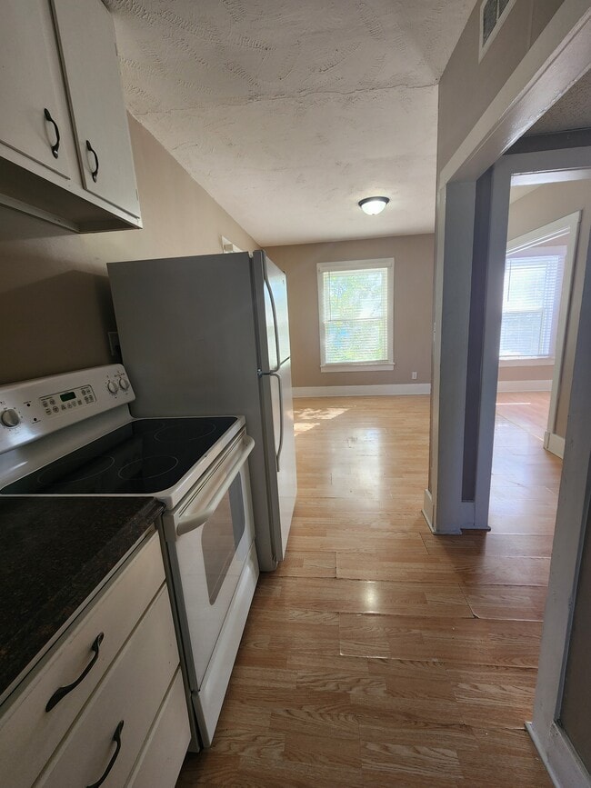 Building Photo - 4442 Knox St