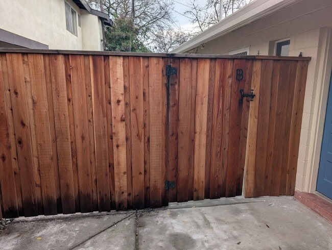 Building Photo - Two months free rent-Studio in Central Davis