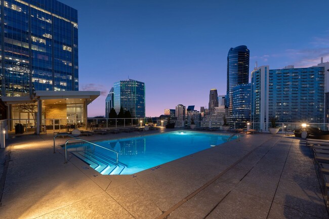 Building Photo - Luxury Living in Buckhead!