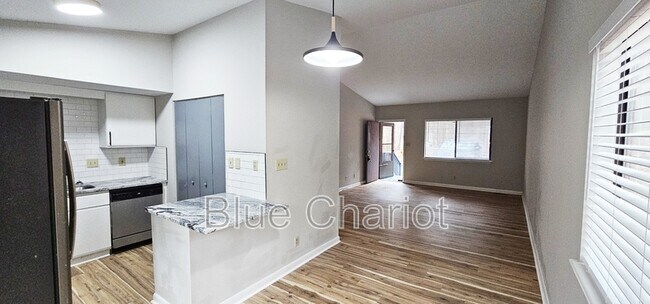 Building Photo - 47 Bell Cir